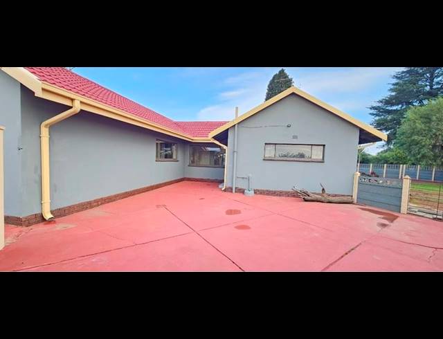 3 BEDROOM HOUSE FOR SALE IN SONLAND PARK